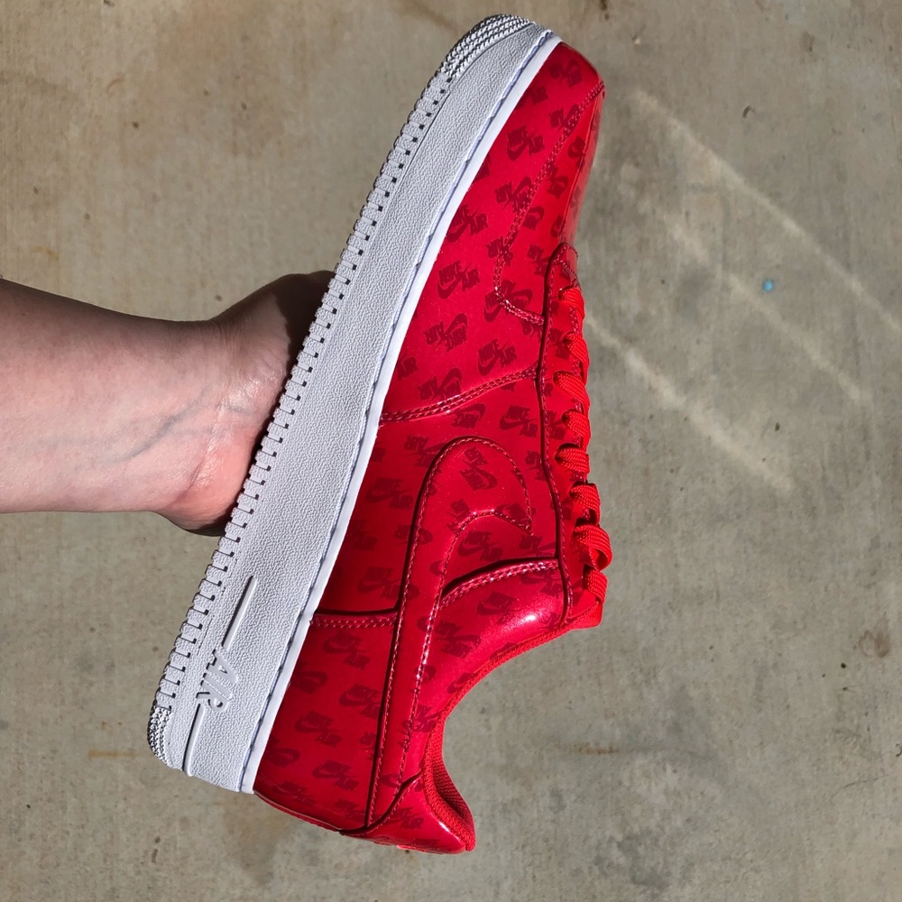SOLD: Air Force 1 ‘07 LV8 UV - Picture 5 of 6